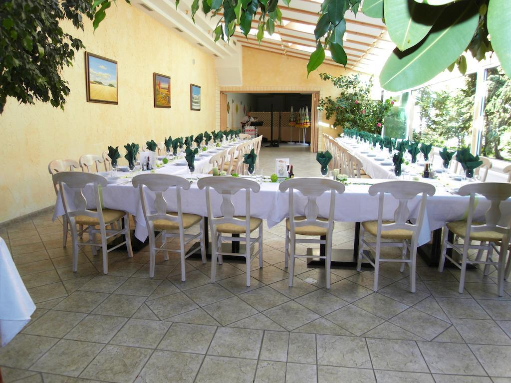 Weinhotel Kirchenwirt 골스 외부 사진